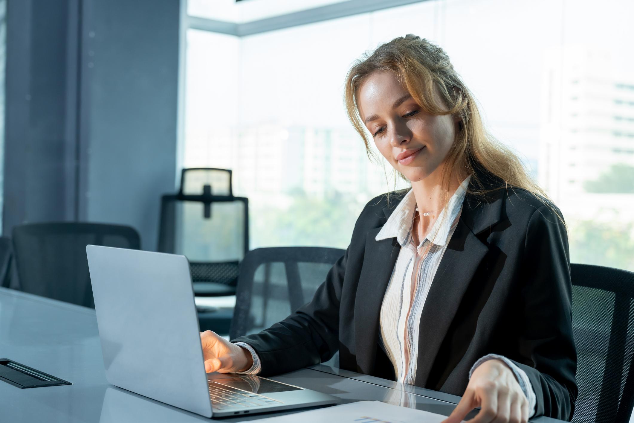 AI writing assistants for business proposals, professional emails, and reports.